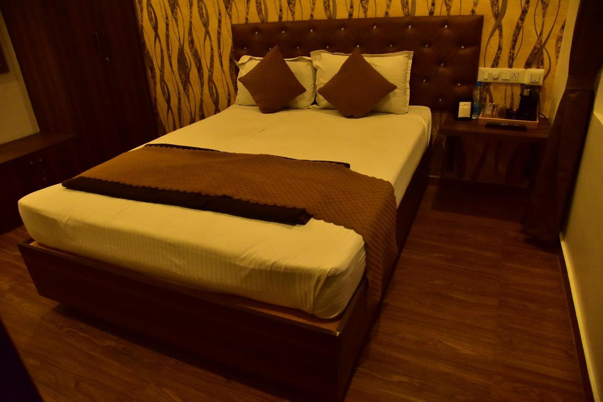 Meadows Inn Мисор Екстериор снимка